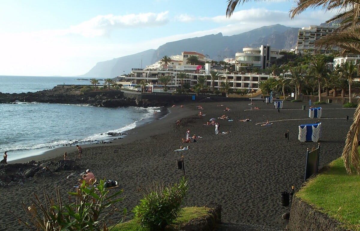 Tenerife playa de arena negra