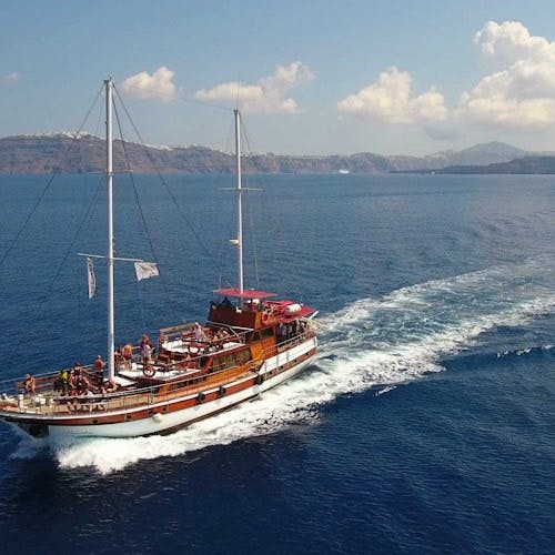 Imagen del tour: Tour en barco por la caldera de Santorini