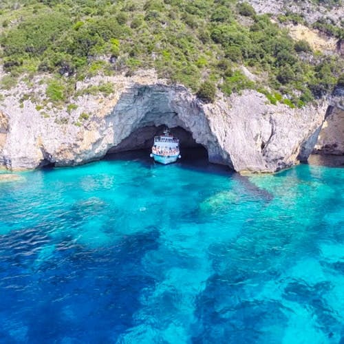 Imagen del tour: Crucero por las Cuevas Azules de Paxos y Antipaxos (pueblo de Lakka) desde el puerto de Corfú