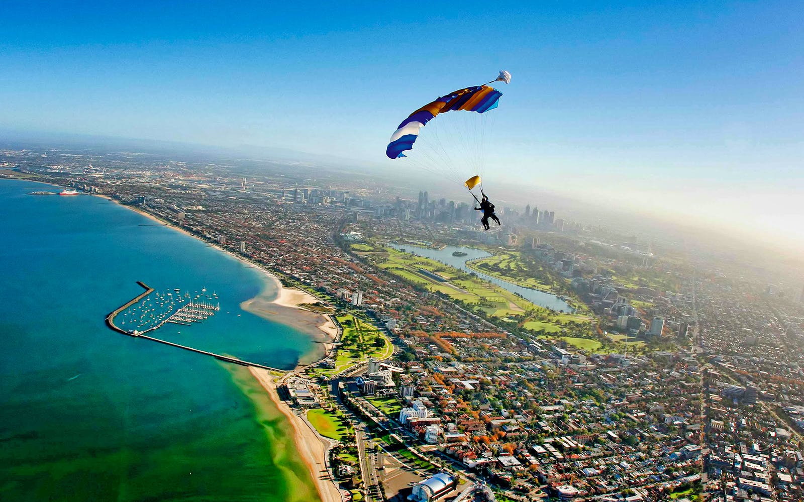 Imagen del tour: Tandem Skydive St Kilda Beach - 15,000 ft