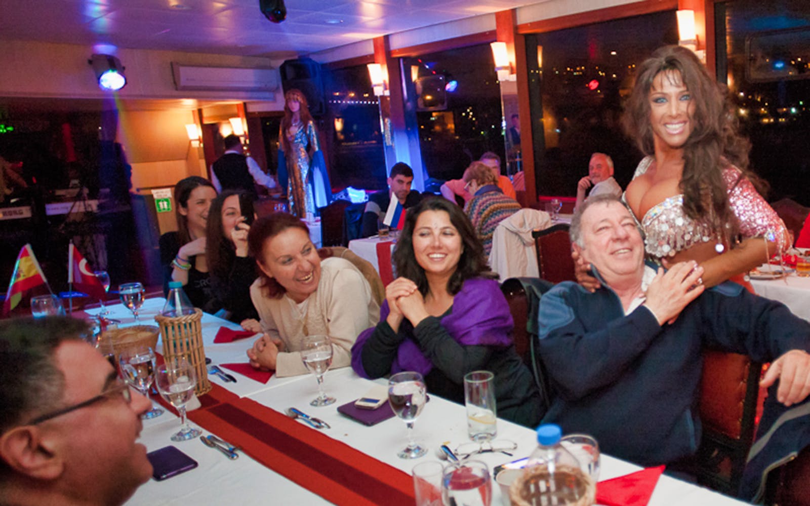 Imagen del tour: Crucero en el Bósforo con cena de 3 platos y show nocturno