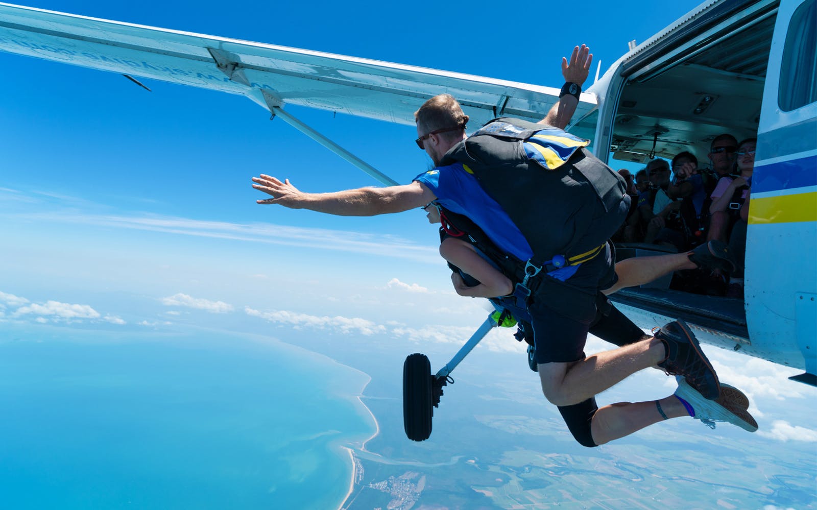 Imagen del tour: Tandem Skydive Mission Beach - 15,000 ft/ 7,500 ft