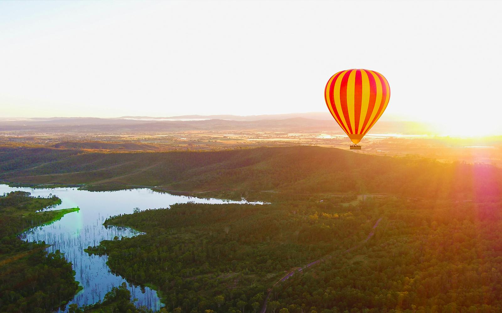 Imagen del tour: Classic Gold Coast Ballooning Tour with Vineyard Champagne Breakfast