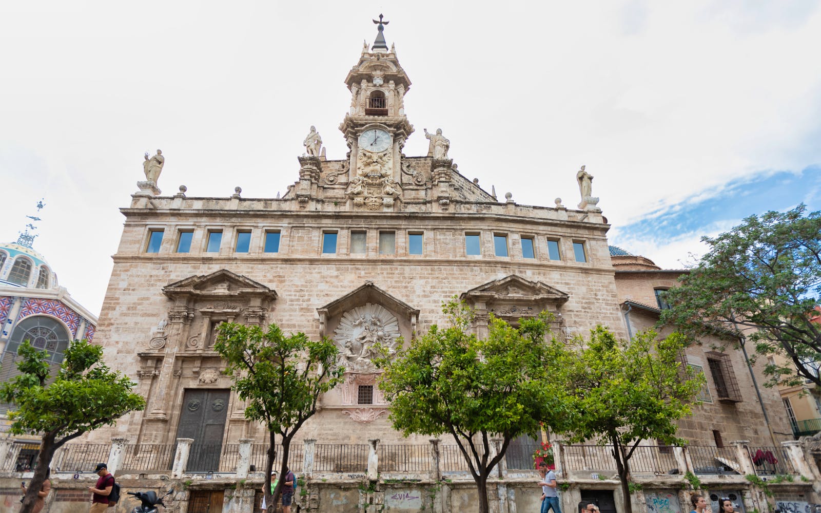 Imagen del tour: Entrada a la iglesia de los Santos Juanes