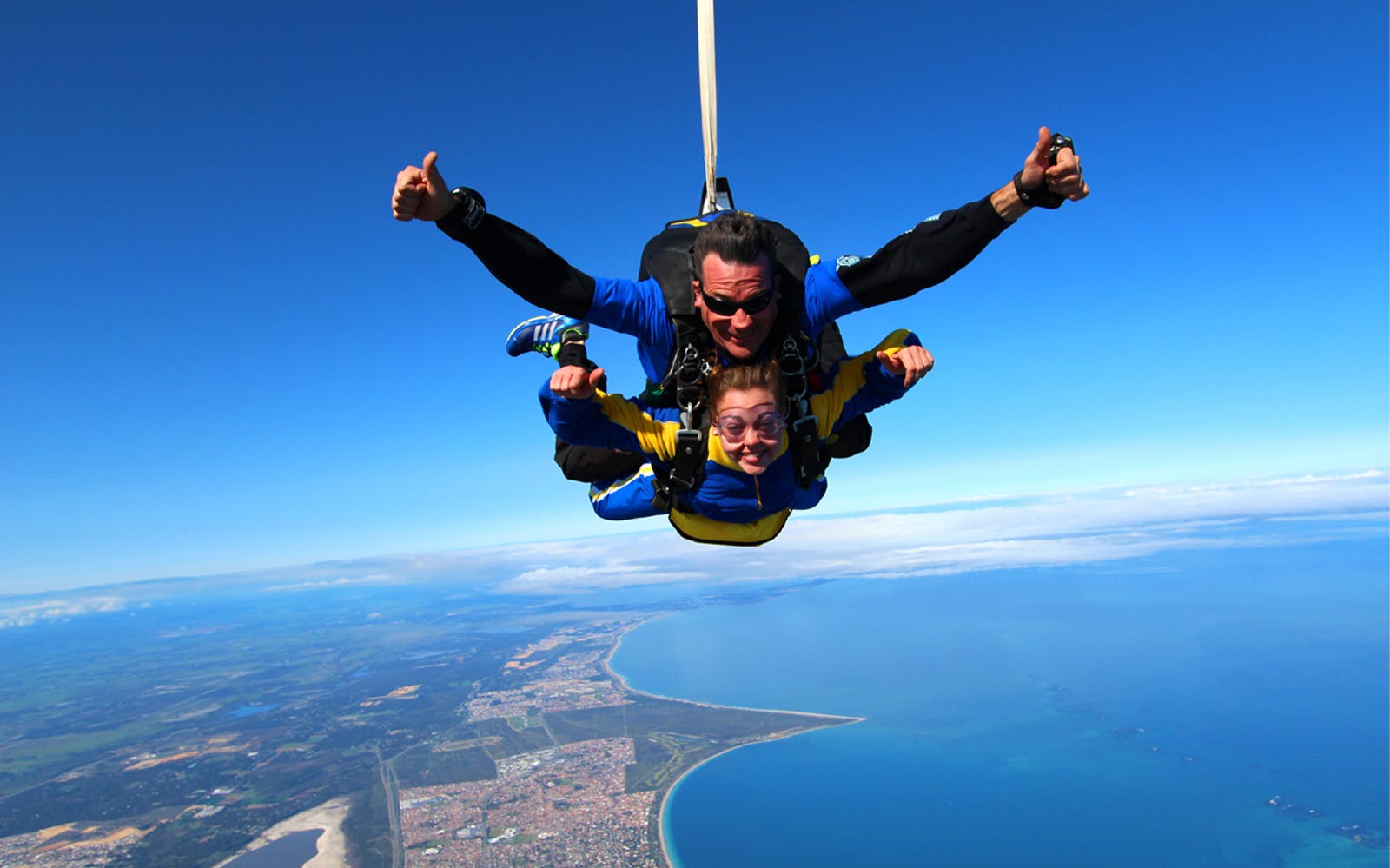 Imagen del tour: Perth Rockingham Tandem Skydive Tickets: 15,000ft