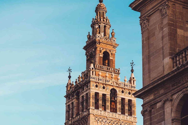 Imagen del tour: Tour por el Alcázar, la Catedral y la Giralda