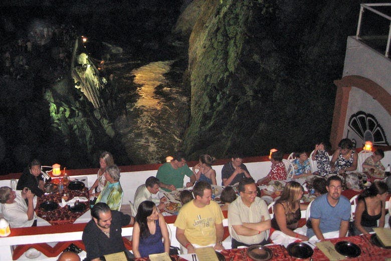 Imagen del tour: Cena y espectáculo de clavados en Acapulco