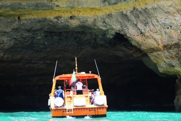 Imagen del tour: Paseo en barco por las cuevas de Benagil al atardecer