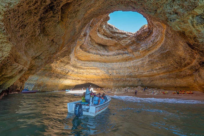 Imagen del tour: Paseo en barco por las cuevas de Benagil