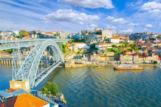 Imagen del tour: Oporto: autobús turístico, crucero por el río y visita a una bodega