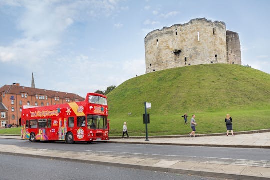 Imagen del tour: Recorrido en autobús con paradas libres City Sightseeing por York