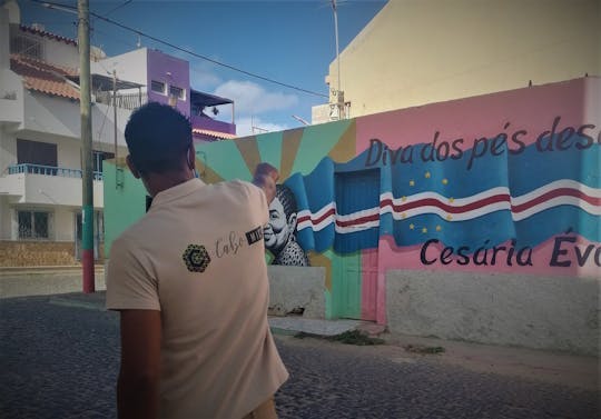 Imagen del tour: Recorrido a pie por el arte callejero de Santa María con tapas