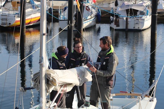 Imagen del tour: Stella Maris Curso de navegación para principiantes de 14 horas con examen