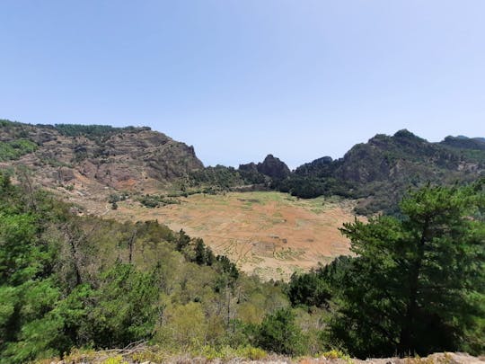 Imagen del tour: Caminata guiada desde el cráter del volcán Cova hasta el Valle Verde de Paul en Santo Antão