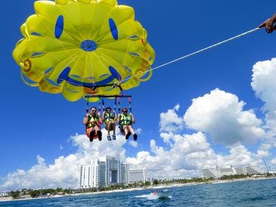 Imagen del tour: Vuelos en paracaídas en Cancún