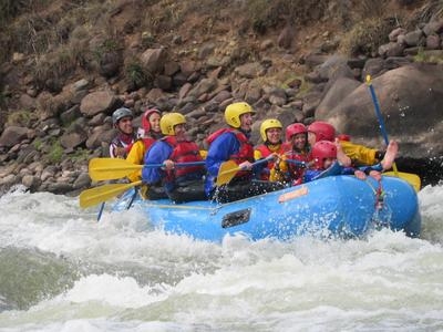 Rafting en el Río Deva en los Picos de Europa, desde Unquera