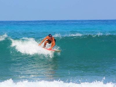 Imagen del tour: Lecciones privadas de surf en Softades, cerca de Larnaca