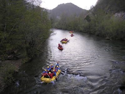 Rafting en el río Kupa, cerca del Parque Nacional de Risnjak