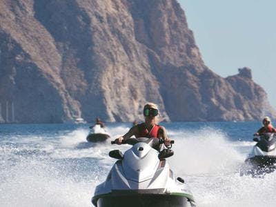 Imagen del tour: Safari en moto de agua desde la playa de Perivolos, Santorini