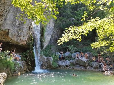 Caminar y bucear en las cascadas de Orlias, en el Monte Olimpo