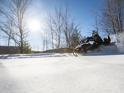 Imagen del tour: Paseo guiado en moto de nieve por el lago Morency, cerca de Montreal