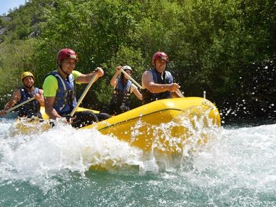 Rafting en el río Mreznica, cerca de Karlovac