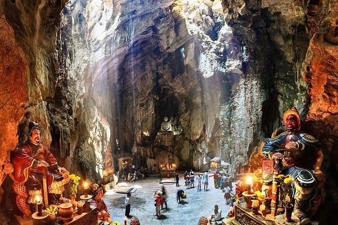 Imagen del tour: Recorrido en coche de Hue a Hoi An o de Hoi An a Hue por el paso de Hai Van, la montaña de los monos y las playas