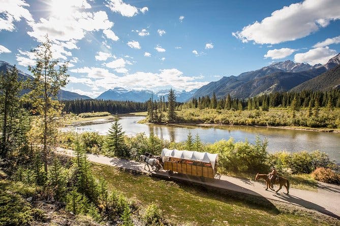Imagen del tour: Vagón cubierto o paseo a caballo en Banff con cocción occidental