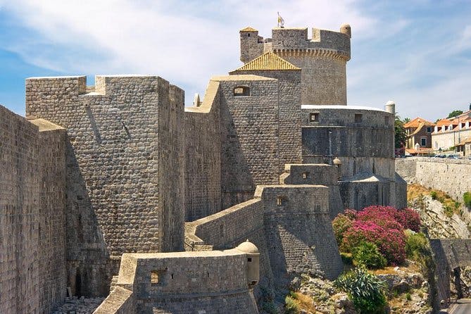 Imagen del tour: Recorrido a pie de 2 horas por las antiguas murallas y la historia bélica de Dubrovnik