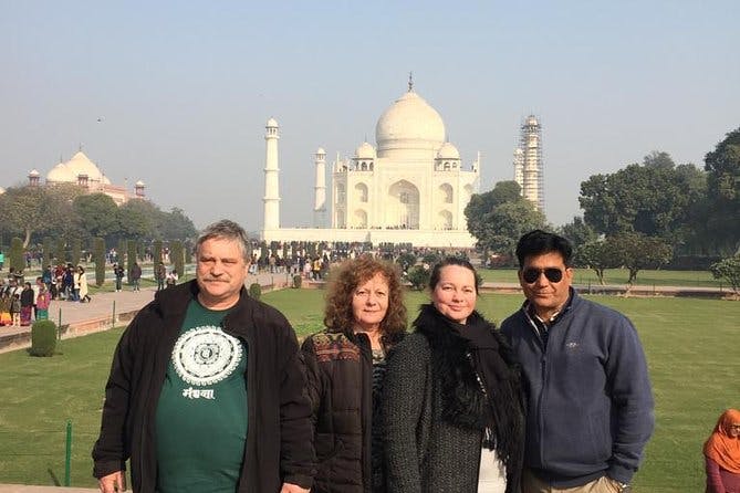 Imagen del tour: Excursión de un día al Taj Mahal en tren súper rápido de lujo Gatimaan Express Train desde Delhi