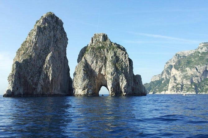 Imagen del tour: Recorrido privado en barco por Capri desde Positano o Praiano o Amalfi