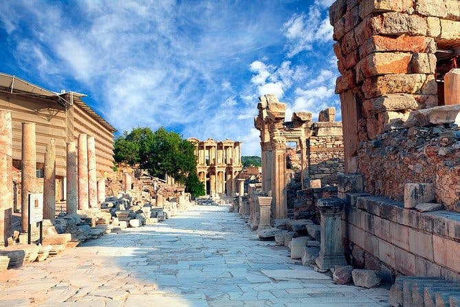 Imagen del tour: Excursión en tierra privada: Ephesus, Terrace Houses, St. Mary House, St. John Basilica
