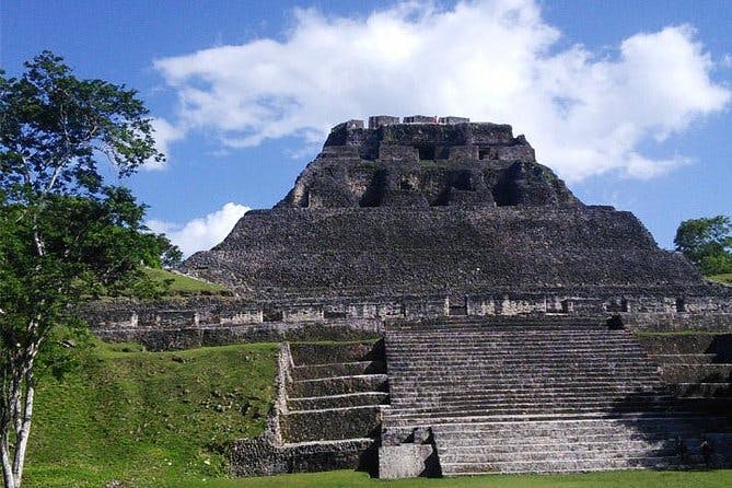 Imagen del tour: Xunantunich Maya Temple y Big Rock Falls combo