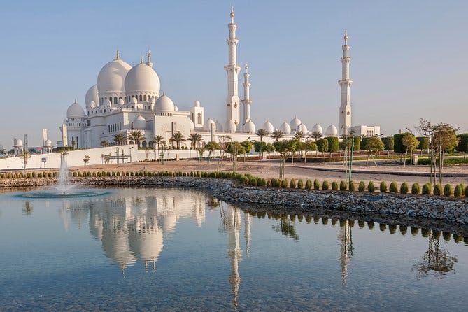 Imagen del tour: Visita turística a Abu Dhabi: Mezquita Sheikh Zayed, Heritage Village y el zoco