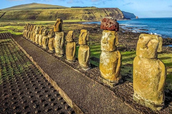 Imagen del tour: Excursión privada de día completo de los monumentos moai de Isla de Pascua