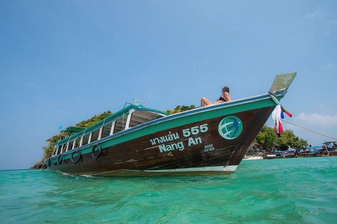 Imagen del tour: Excursión por 4 islas para ver un mar espectacular dividido en lancha motora o en barco de cola larga desde Krabi