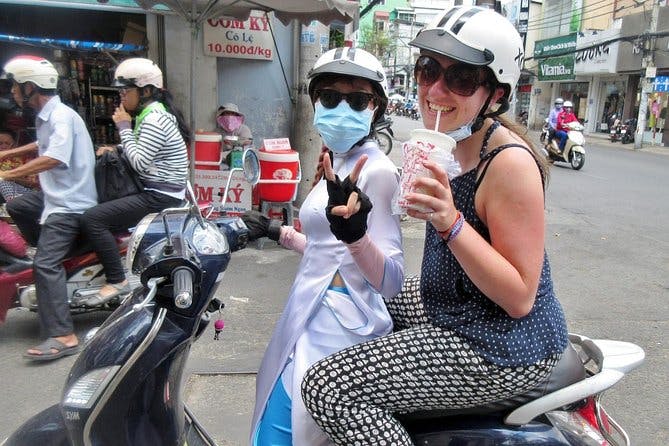 Imagen del tour: Excursión en tierra privada: Ciudad Ho Chi Minh (Saigón) Información privilegiada en scooter
