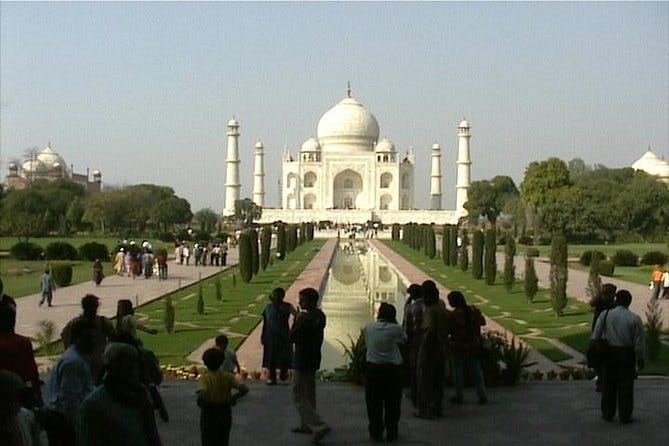 Imagen del tour: Excursión de un día al Taj Mahal y Agra desde Ahmedabad con vuelos comerciales de ambos lados