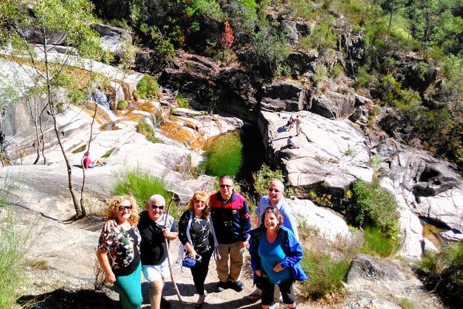 Imagen del tour: Recorrido en grupo pequeño por la naturaleza en Gerês y las cascadas de Braga para grupos pequeños con almuerzo y catas