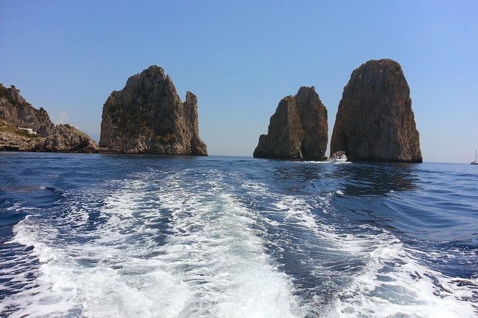 Imagen del tour: Tour privado en un barco típico de Capri.