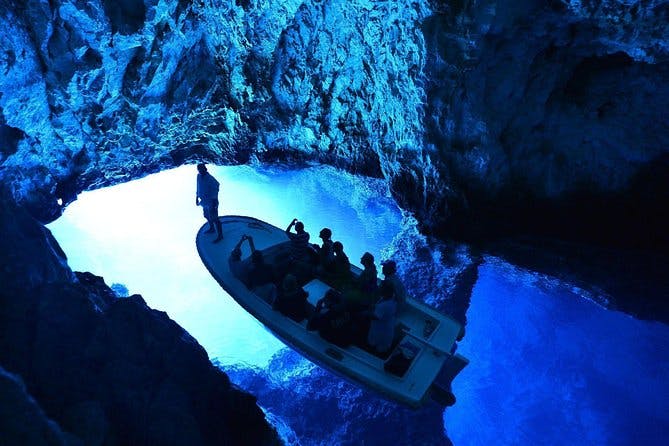 Imagen del tour: Excursión de una día completo en lancha motora por las islas 6 de Blue Cave y Hvar desde Split