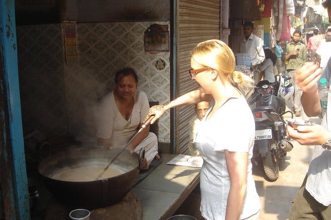 Imagen del tour: Paseo de medio día por el bazar de la vieja Delhi y visita de Masterji Kee Haveli