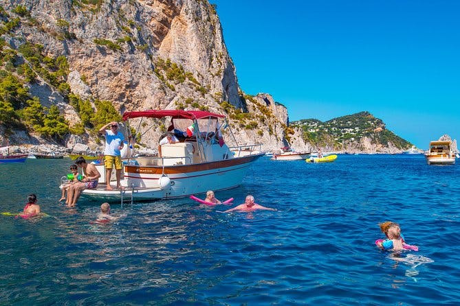 Imagen del tour: Excursión en barco para grupos pequeños a Capri desde Sorrento