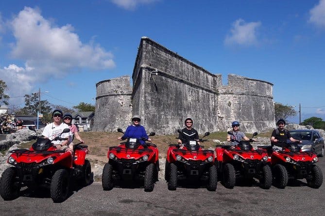 Imagen del tour: Recorrido en quad por la isla (receso en la playa, almuerzo y tiempo libre con bebidas tropicales después del recorrido)