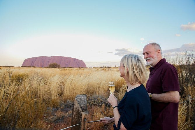 Imagen del tour: Viaje de 2 días a Uluru, una granja de camellos y Kata Tjuta desde Alice Springs