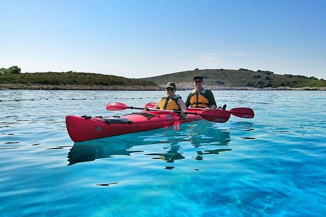 Imagen del tour: Excursión matutina en kayak de mar desde Hvar a las islas Pakleni