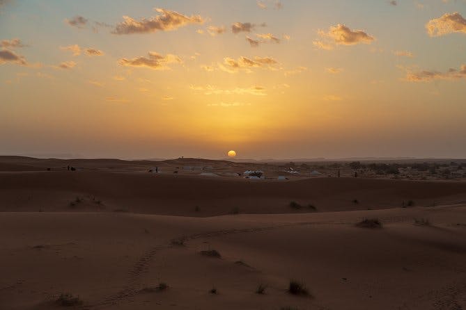 Imagen del tour: Viaje a las dunas de Erg chebbi desde Errachidia, campamento de lujo, transporte, sin cargo adicional.