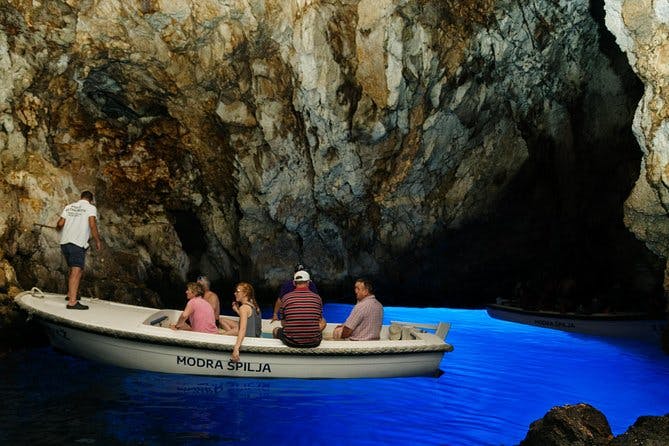 Imagen del tour: Tour a la cueva azul y las islas Pakleni desde Hvar