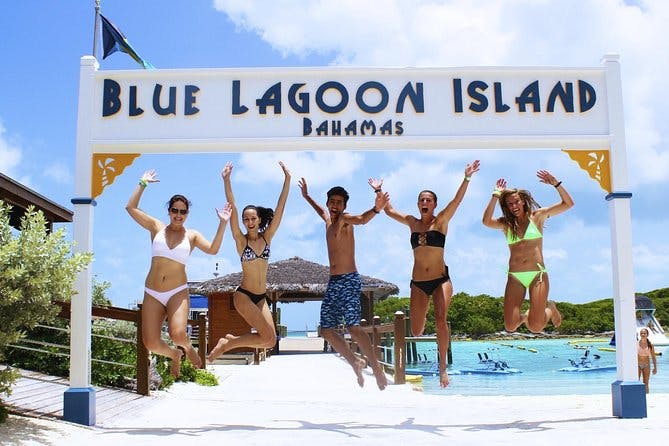Imagen del tour: Día en la playa en Blue Lagoon Island con todo incluido desde Nassau