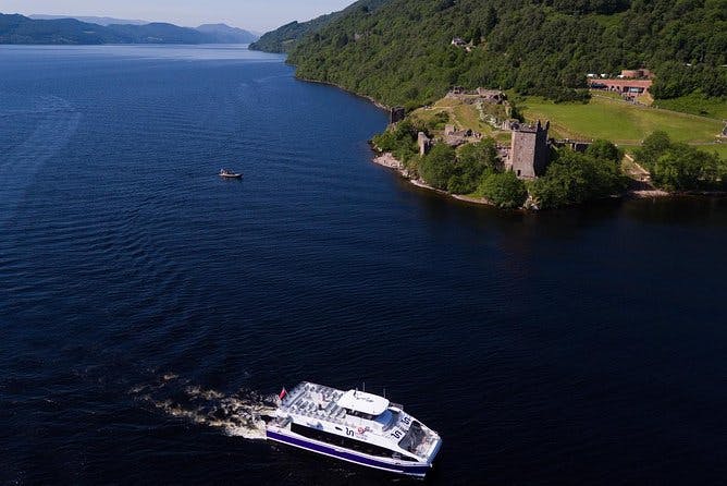 Imagen del tour: Crucero por el Canal de Caledonia, por el Lago Ness y vista del Castillo de Urquhart